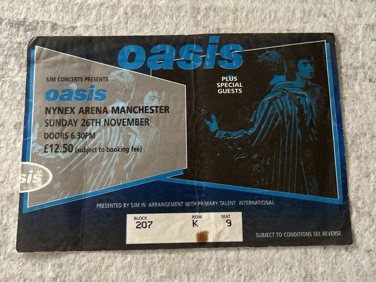 Oasis at NYNEX Arena; Manchester, UK - November 26, 1995
