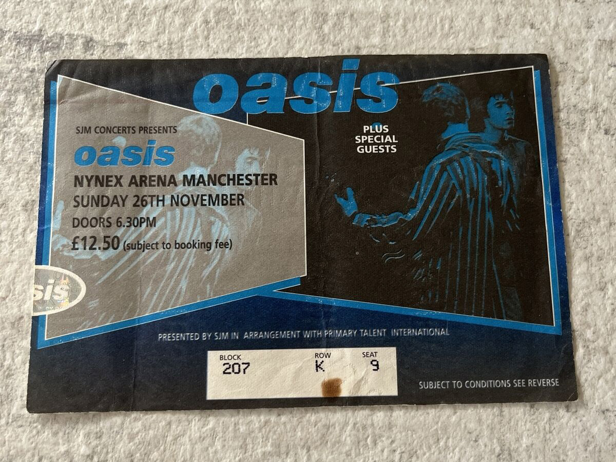 Oasis at NYNEX Arena; Manchester, UK - November 26, 1995
