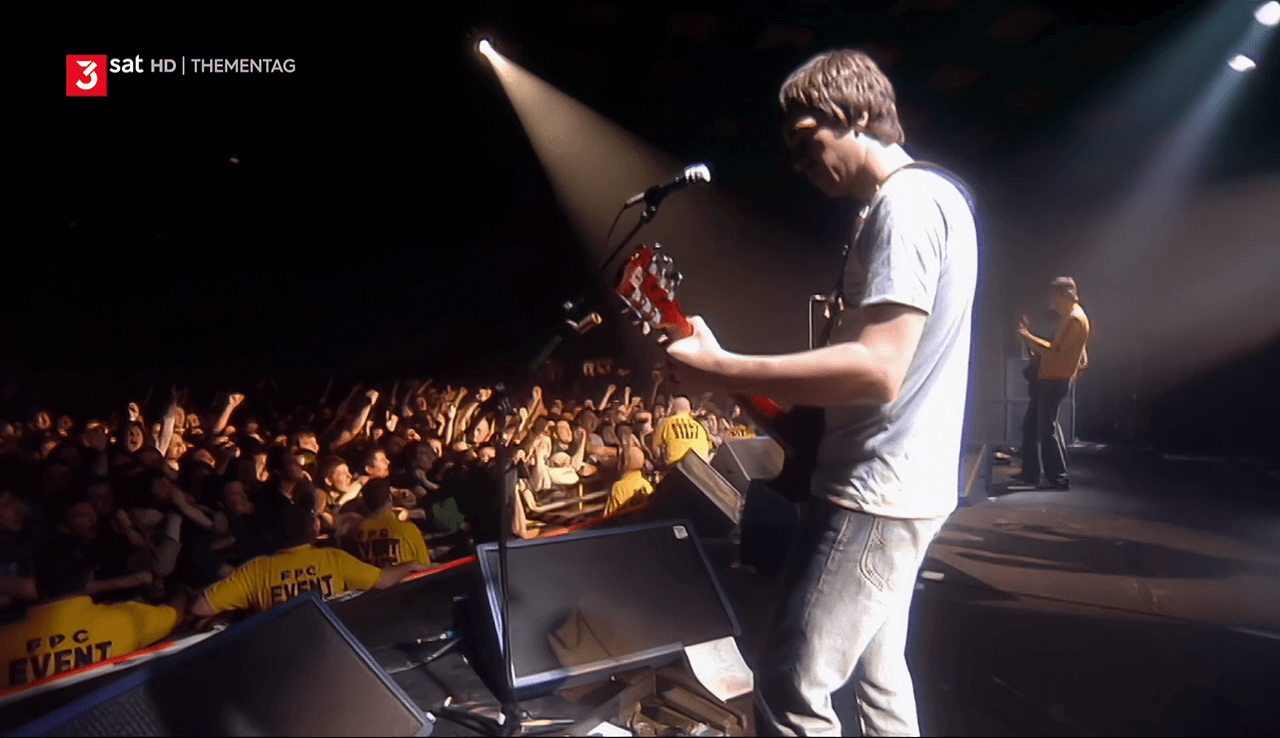 Oasis at Barrowlands; Glasgow, Scotland - October 13, 2001