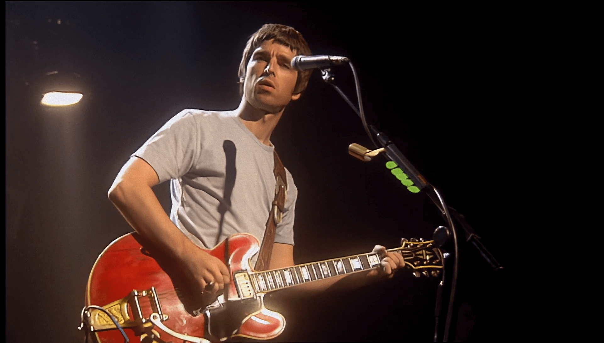 Oasis at Barrowlands; Glasgow, Scotland - October 13, 2001